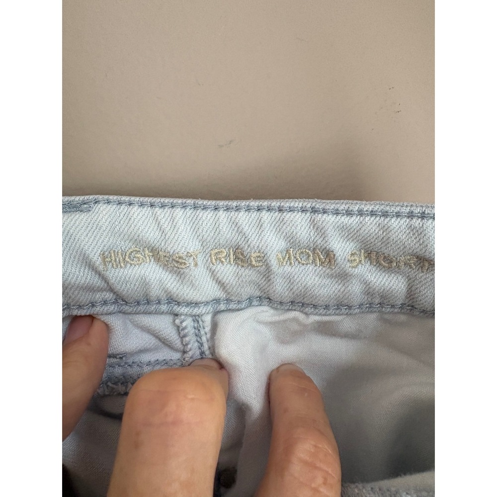 American Eagle Highest Rise Mom Shorts Blue Tie Dye Distressed Denim Size 6 - Picture 5 of 7
